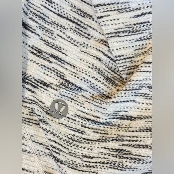Lululemon🍋 Free To Be Serene Tank Tiger Space Dye Black White/Deep Coal Size 8 - Picture 13 of 13